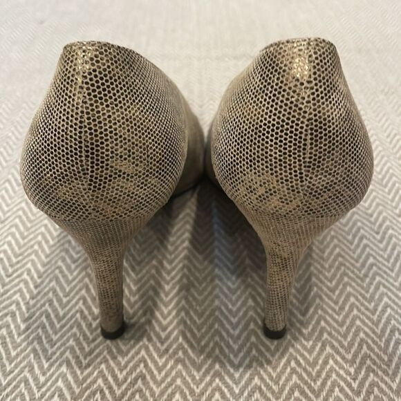 Stuart Weitzman Vintage Tia Pewter Serpentine Gold Shimmer Pointed Heels - Picture 4 of 7
